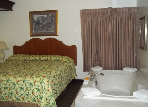 Budget Inn And Suites - デモイン エクステリア 写真