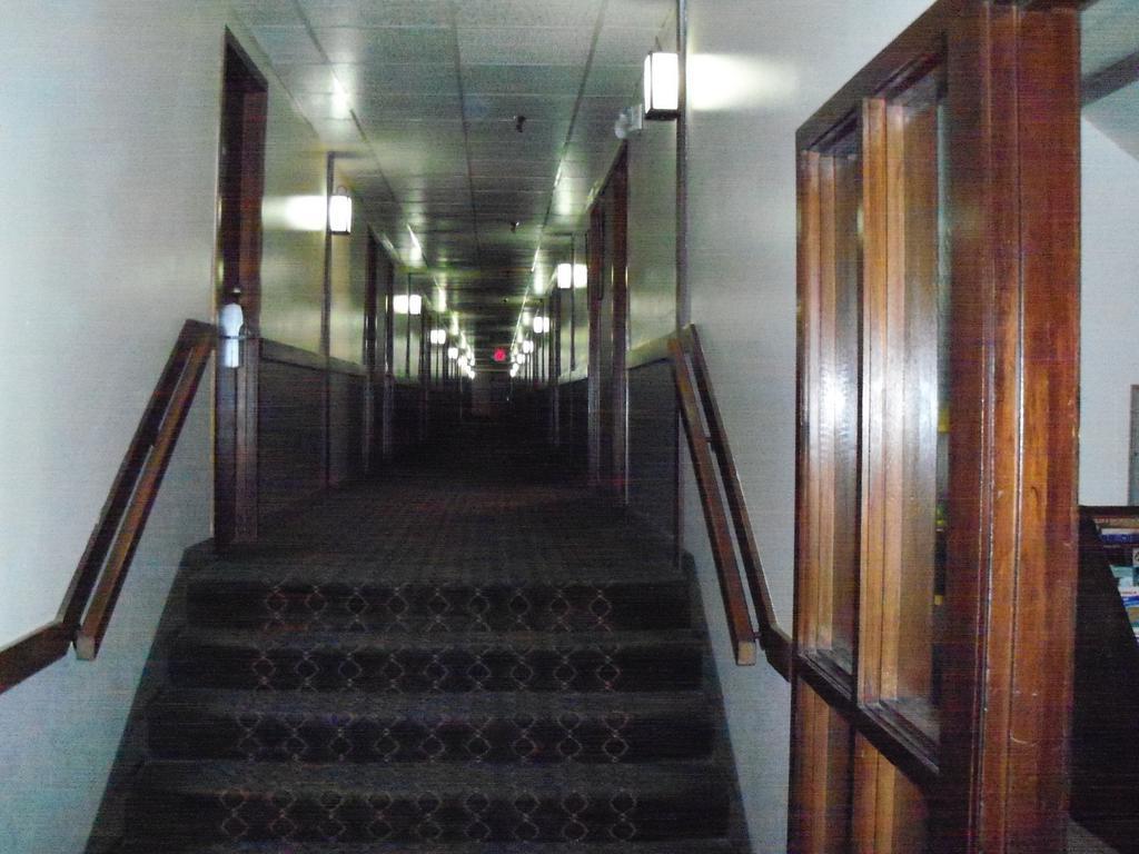 Budget Inn And Suites - デモイン エクステリア 写真