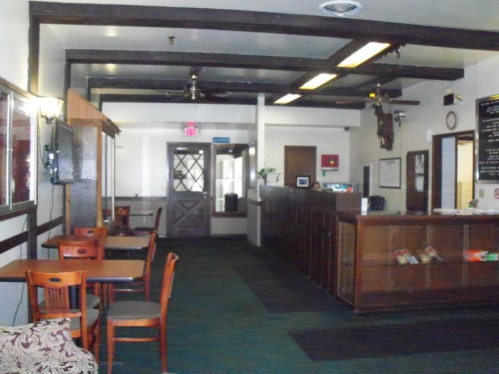Budget Inn And Suites - デモイン エクステリア 写真