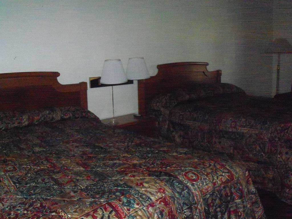 Budget Inn And Suites - デモイン エクステリア 写真